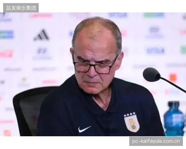 乌拉圭客场逼平巴西尽显战术纪律，贝尔萨高压防守体系成型。